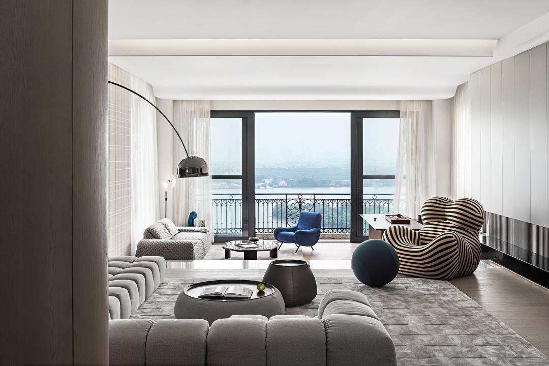 Guangzhou Skyline Penthouse interior design by Shengren Buildings